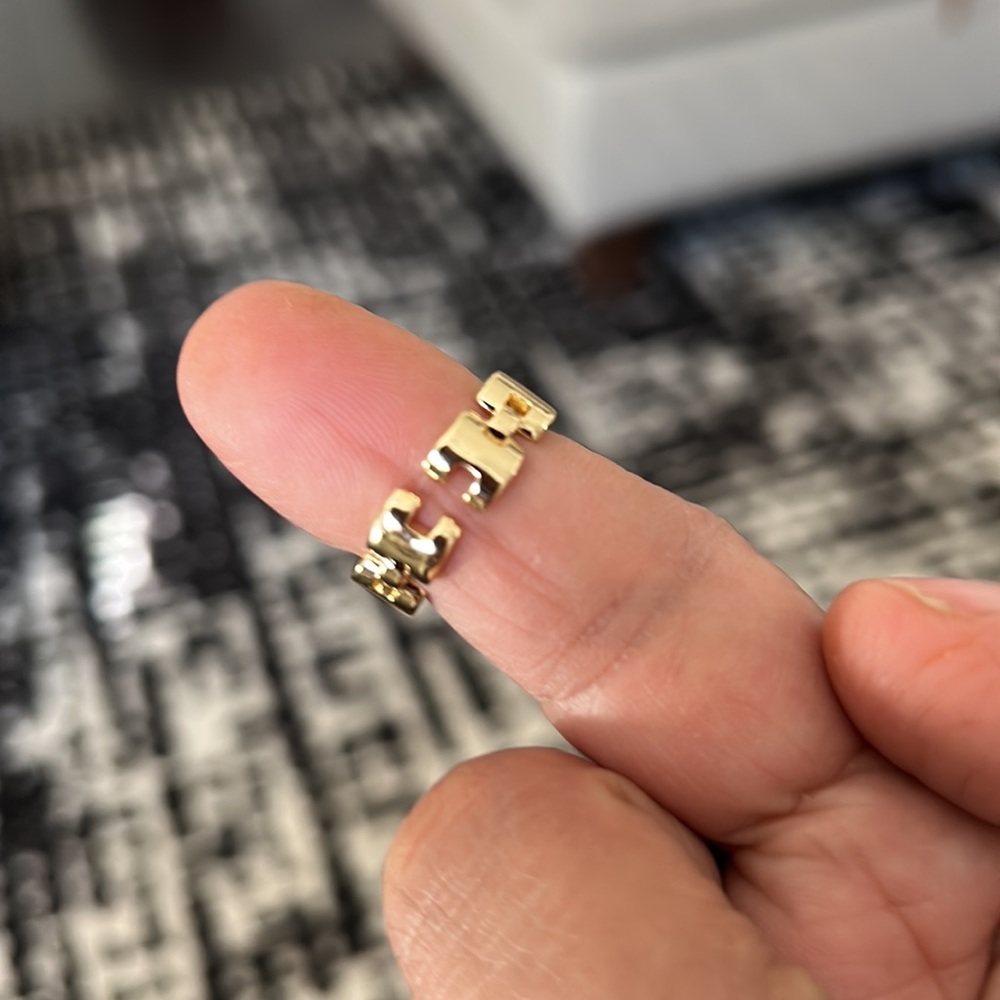 Gold ring - Picture 2 of 3